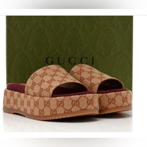 NIB Gucci Canvas GG Monogram Angelina Platform Slide Sandals